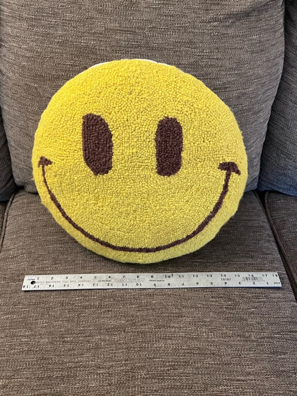 Yellow Smiley Face Pillow Round Cushion Handmade 100% Wool 15 Inch Diameter - Picture 5 of 5
